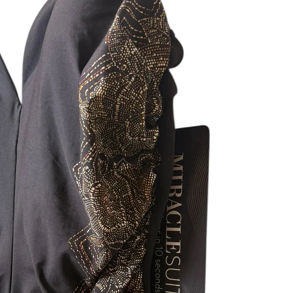 Miraclesuit Temptress One Piece Swimsuit Size 16 NWT Slimming Black Gold - Picture 5 of 8